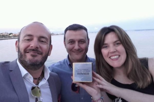 Equipo Marketing Online Marhotels con el premio Affilired